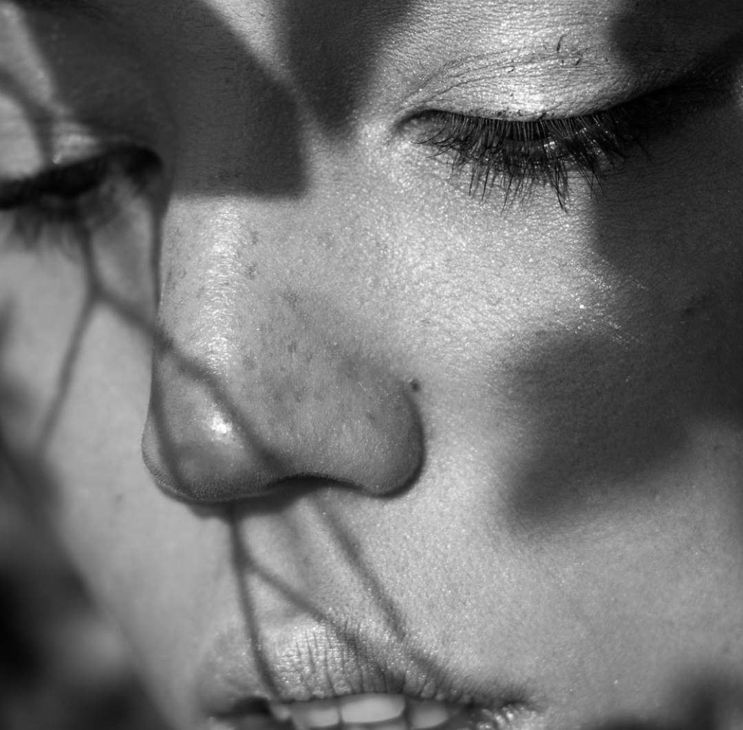 Woman with dull dehydrated skin showing signs of poor sleep and reduced skin radiance